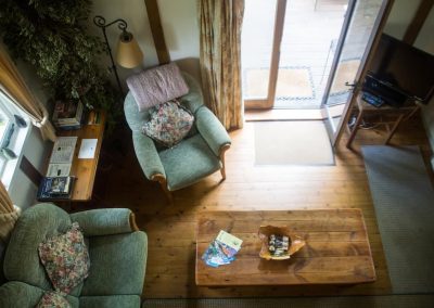 Alternative view of the living room at The Thatched Cottage